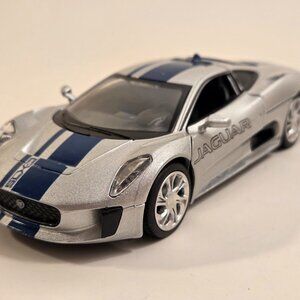 Jaguar C-X75 1:32 diecast silver – lights & sound